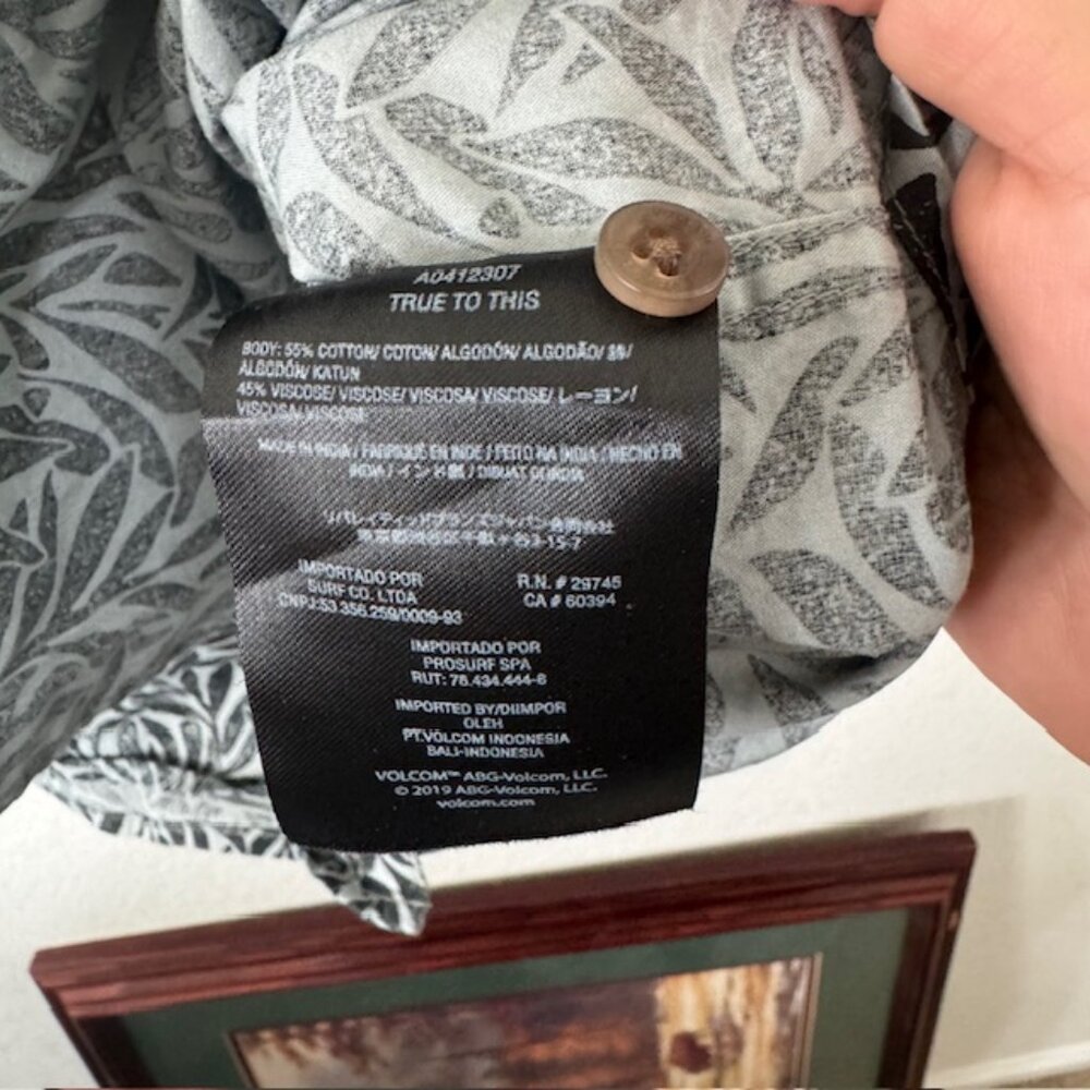 Volcom Men's Falling Leaf Classic Fit Button Up B… - image 5